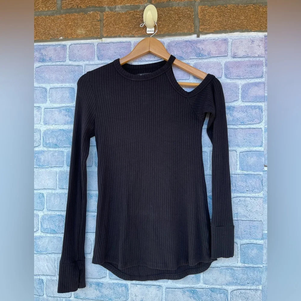 Michael Lauren cut out long sleeve top size small